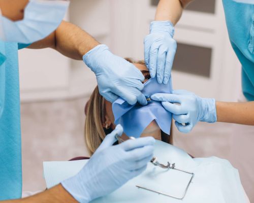 Implantologia dentale a Lucca: tecnologia e precisione per il ripristino dei denti 8 odontoiatria-conservativa-a-Lucca